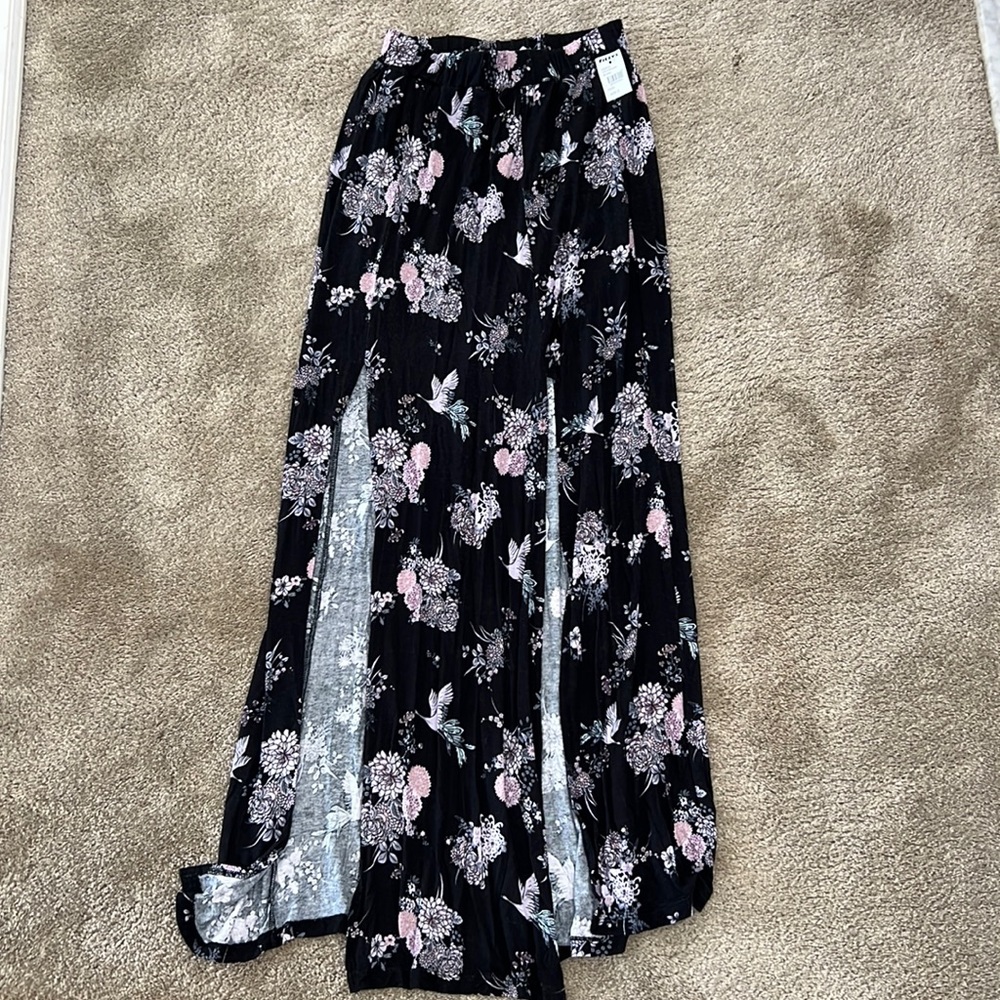 Women’s new maxi skirt with tags Small